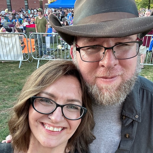 Meet your Posher, Tori - Picture 1 of 1